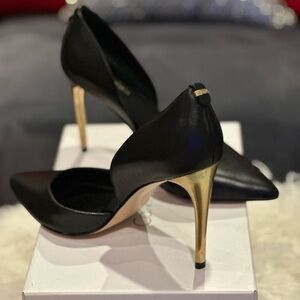 Calvin Klein Sebrina Leather Pointed Toe d’Orsay Pumps